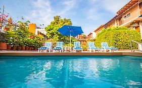 Hotel Posada De Roger - Near Los Muertos Beach